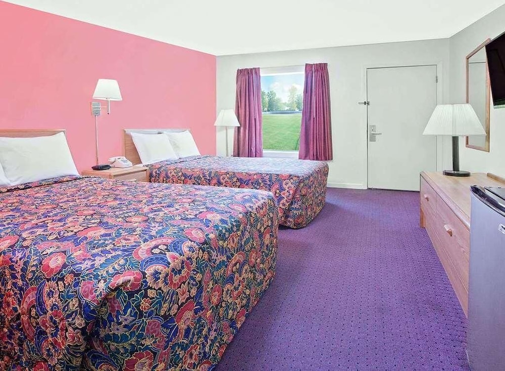 Convenient Stay in Knights Inn Muskogee! 3 Comfortable Units, Pets