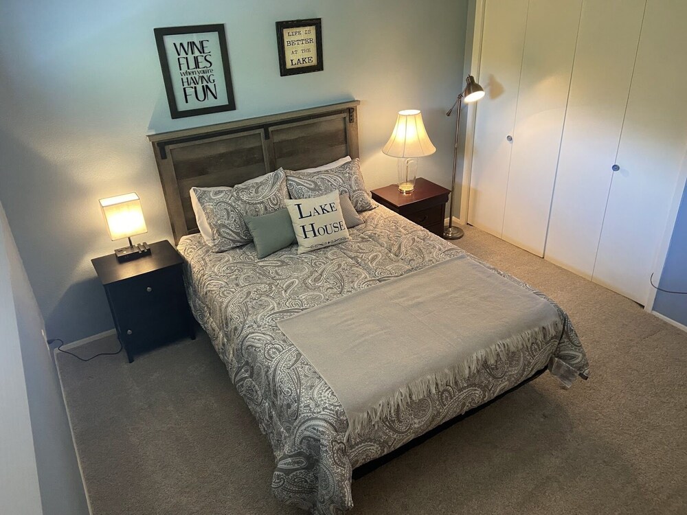 Lovely 2b/2b Condo With Great Lake Conroe View! Walden on Lake Conroe