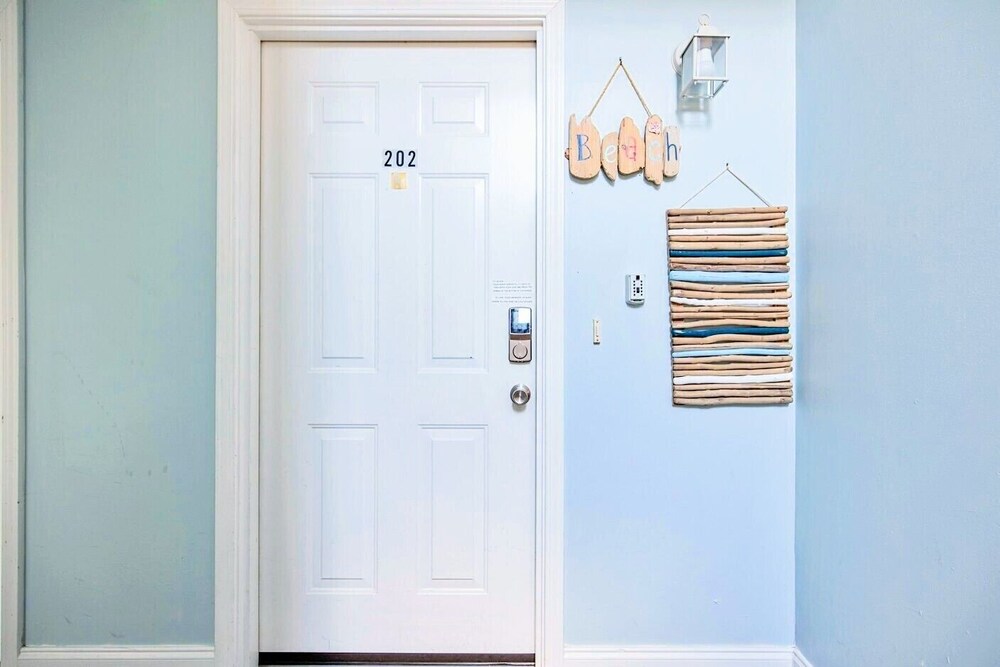 Steps from Beach & Boardwalk! ★★★★★ Seadrift Serenity Ocean Views