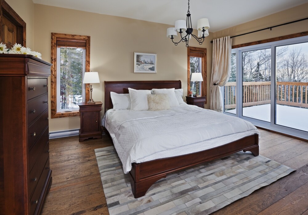 BREATHTAKING VIEW of StLawrence River HOT TUB 15min from Le Massif