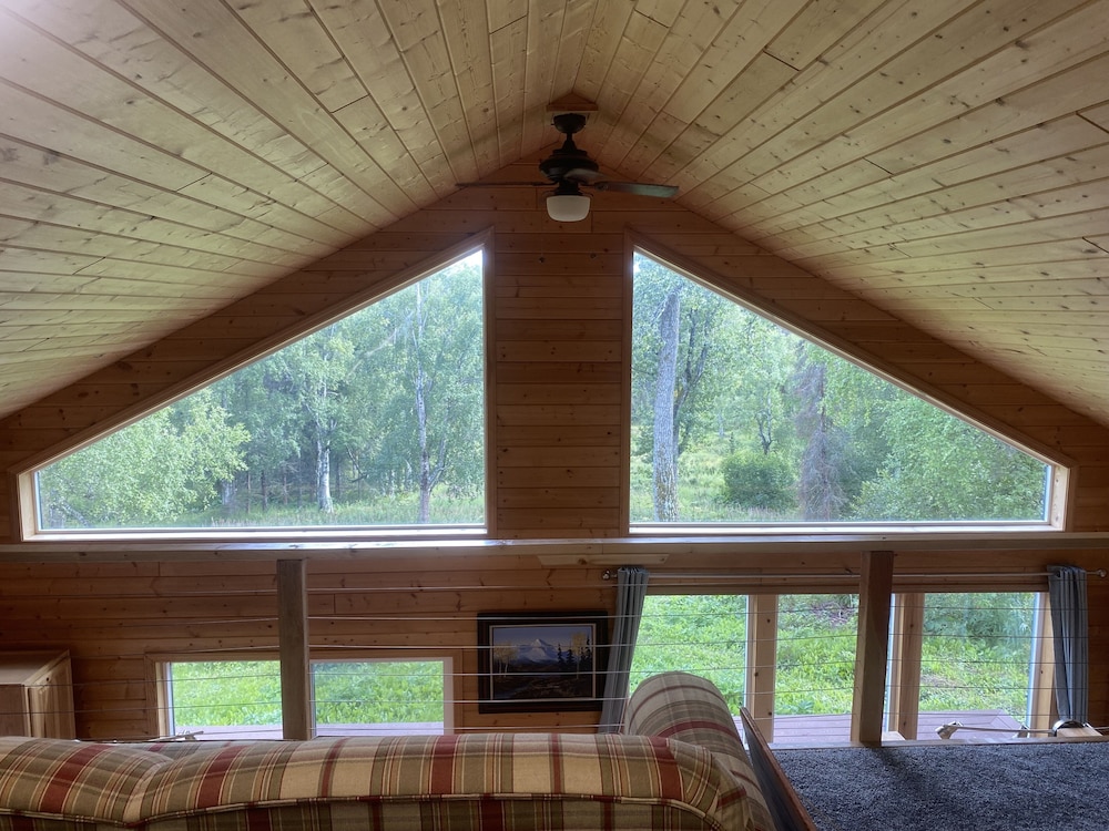 Getaway Home next to beautiful Capt. Cook Park recreation area