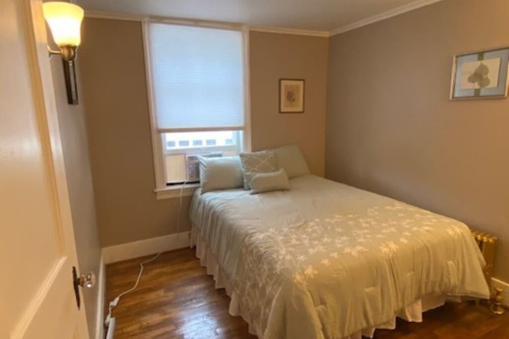 NEW RENNOVATED APT! 1 month or more! Calling TRAVEL NURSES