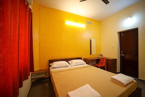 Standard Room | Egyptian cotton sheets, premium bedding, desk, free WiFi