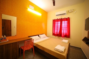 Standard Room | Egyptian cotton sheets, premium bedding, desk, free WiFi