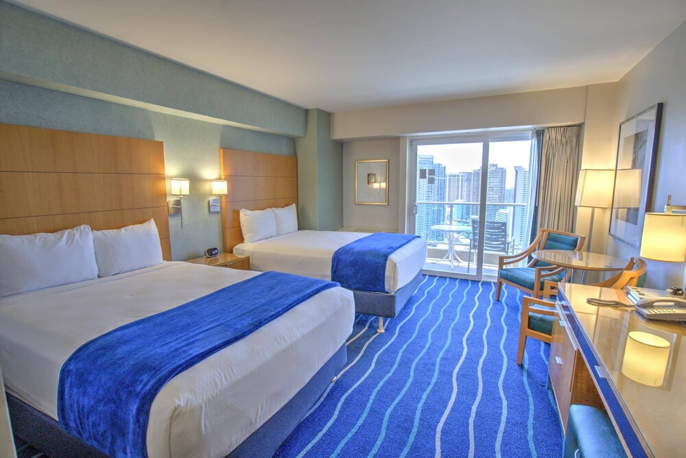 29th floor studio with two full size beds Honolulu FeWodirekt