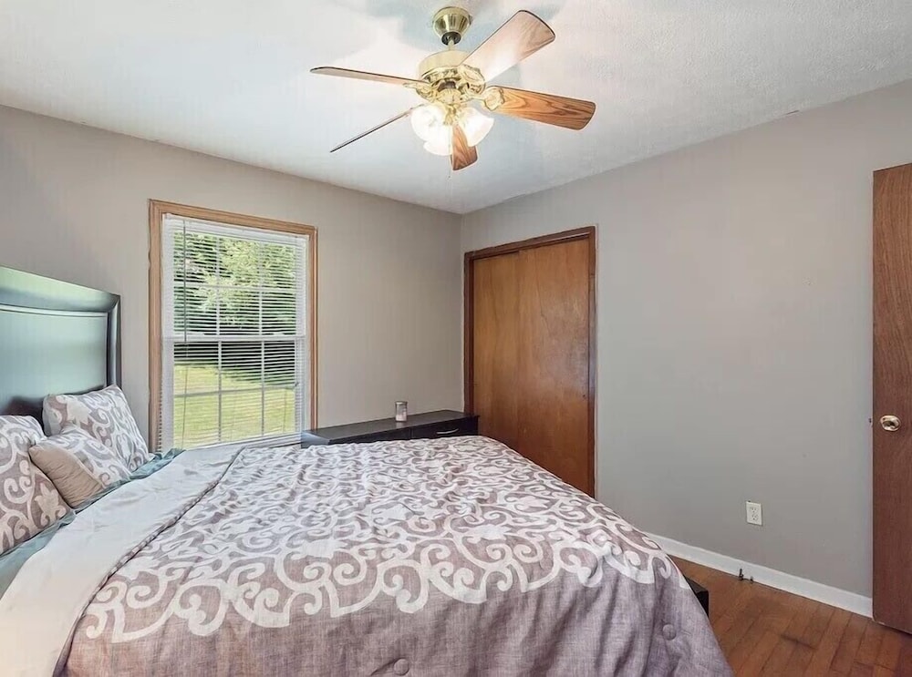Single family home Knoxville Vrbo