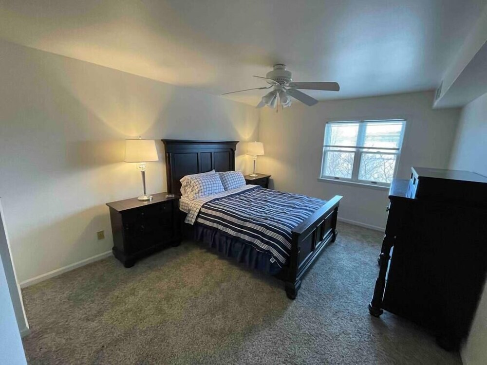 Well Equipped 2BD/2BA Residence Near Downtown Oshkosh Vrbo