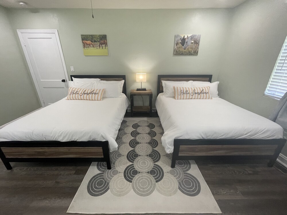 Pet friendly 2bdrm home minutes from the square Ocala Vrbo