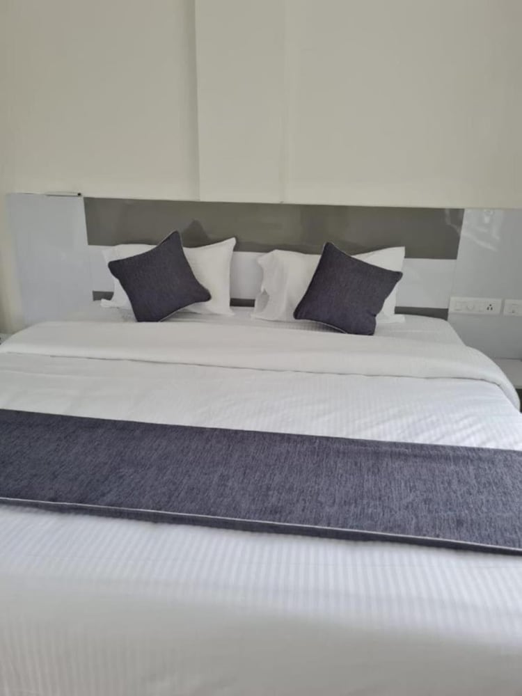 Charming KING Bed Suite 2Min To Rajagiri Hospital Aluva Vrbo