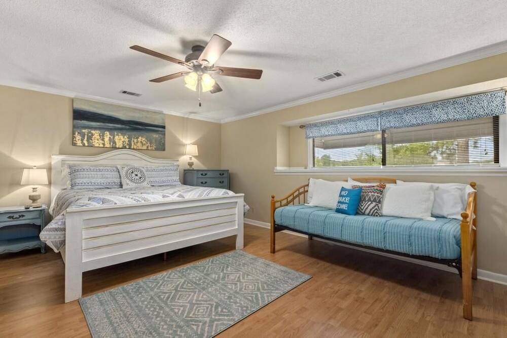 15 Poplar Point. Lake Martin Alabama Views & Sunsets