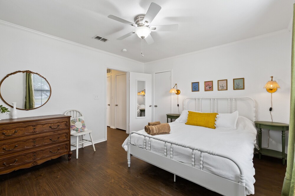  McKinney Manor Cottage in Historic Downtown McKinney McKinney