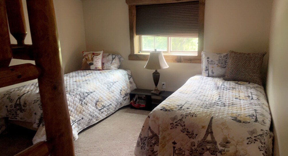 Field of Dreams Ranch, 20 minutes to game Dyersville Vrbo