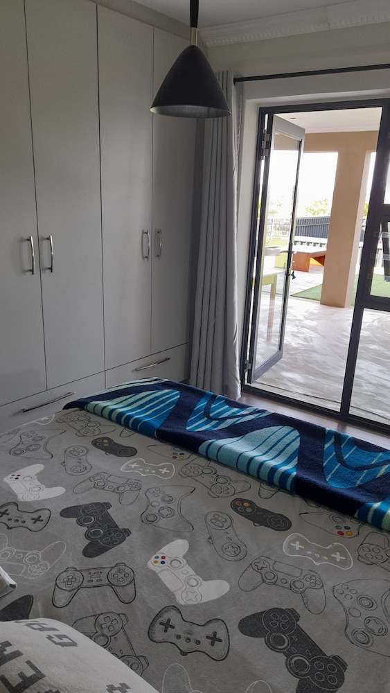 1012 Sleeper large family home with pool in Bellville, Cape Town