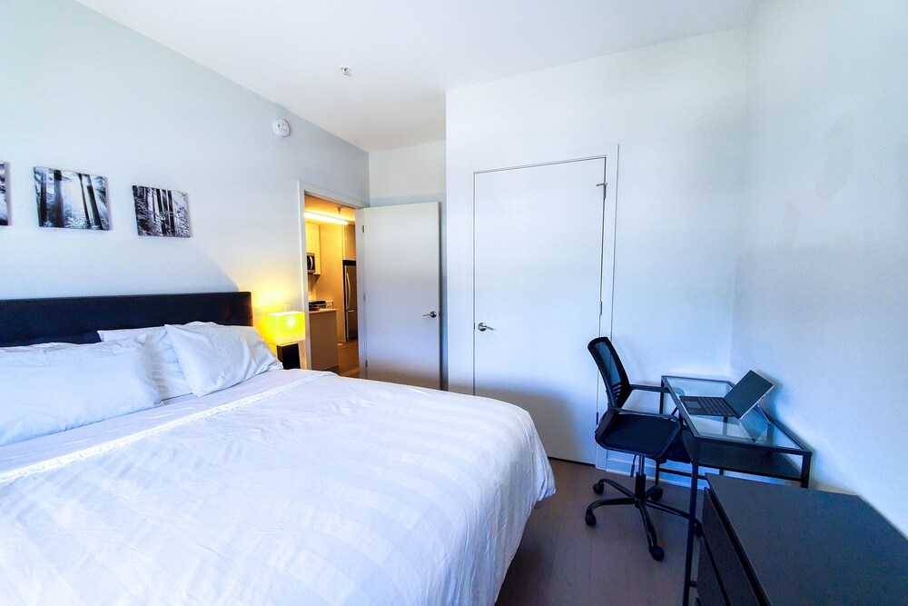 An upscale Jersey unit with all amenities to make this summer an