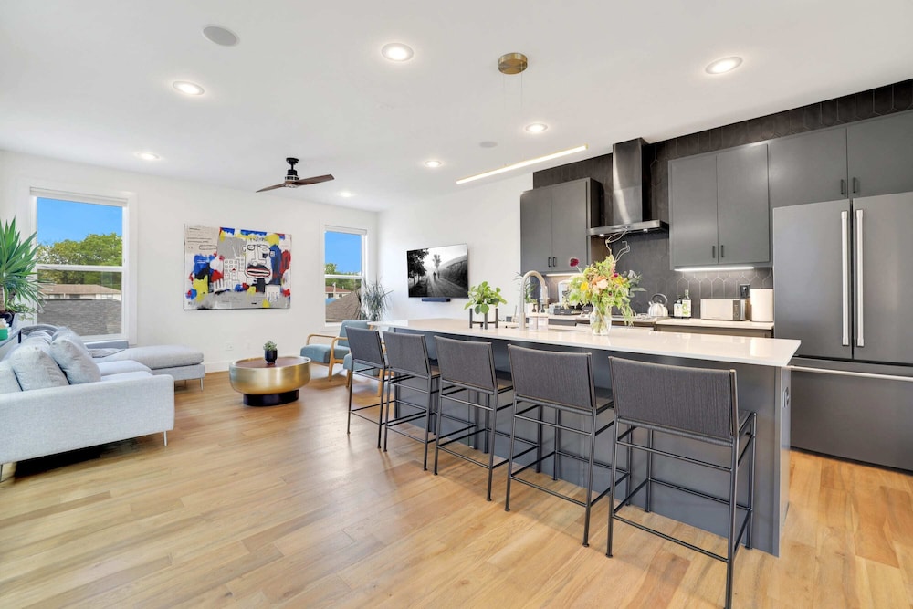 Local B Urban Art Townhouse Bentonville Vrbo