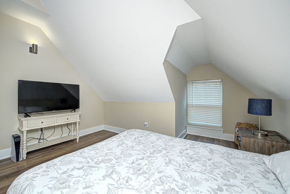 Stylish Condo Close To Everything! Indianapolis Vrbo