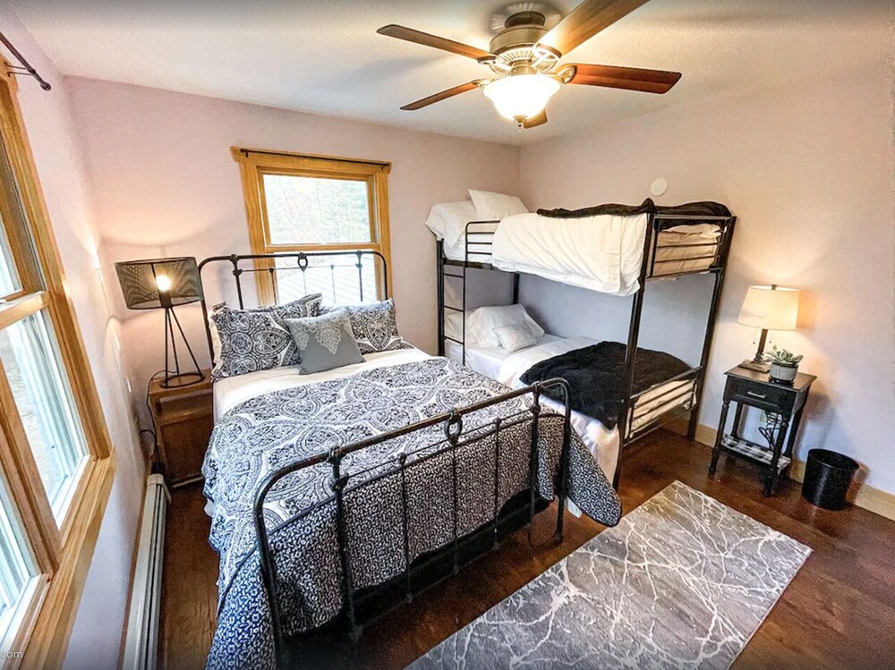 Secluded Northwoods getaway on beautiful Lake Nokomis Oneida County