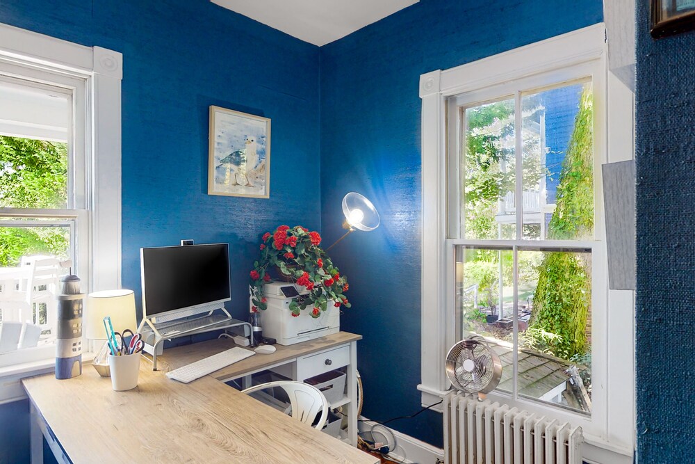 Dogfriendly riverfront home with dock, 2 balconies, waterside patio