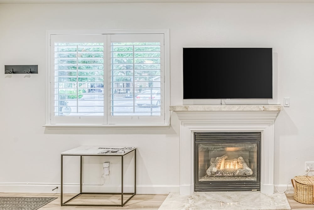 Twostory condo in gated community with patio, pool, hot tub walk to