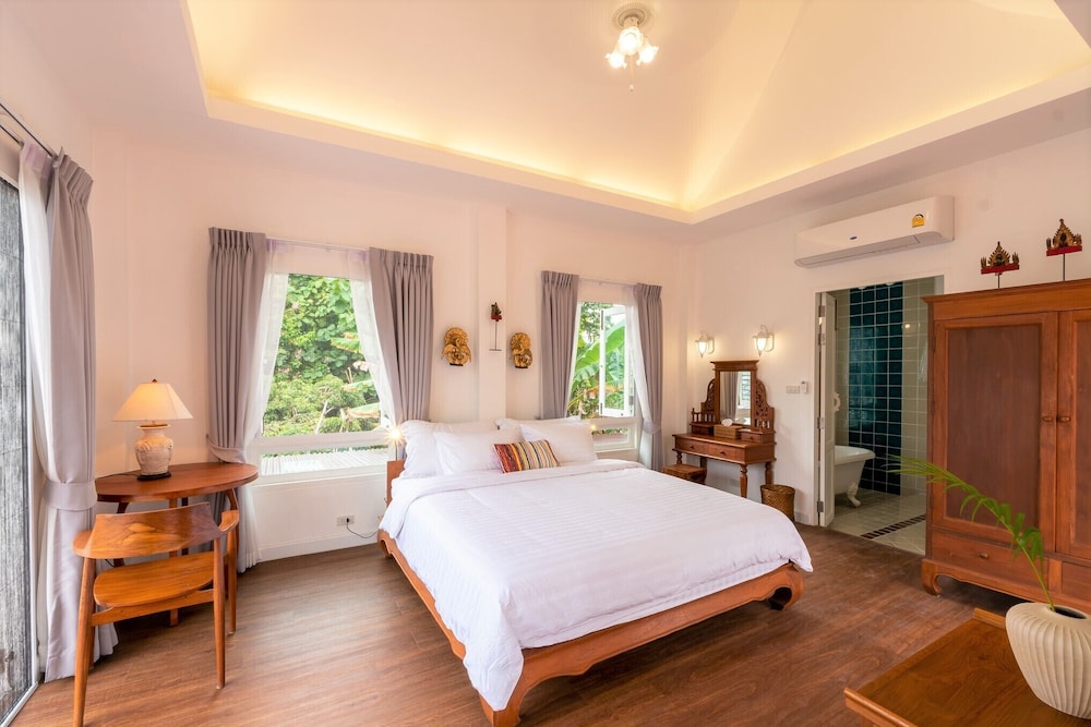 Phi Private Villa: Riverside & Pool :Near Old Town,BF,Laundry, Free ...