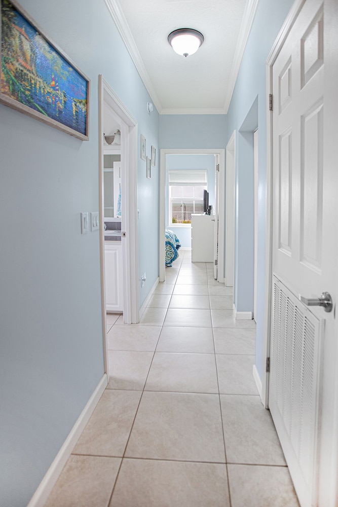 Oceanside treasure w/ boat ramp, fisherman's paradise. Family friendly