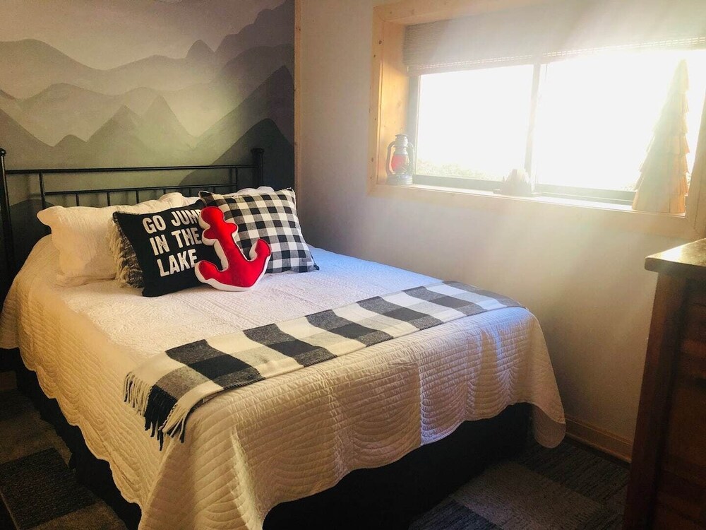 CABIN AT THE COVE at Watauga Lake! Butler Vrbo