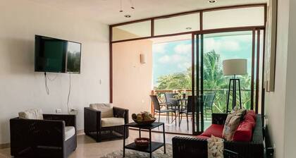 NEW Cute and Modern Unit, Partial Ocean Views, 70m From the Beach