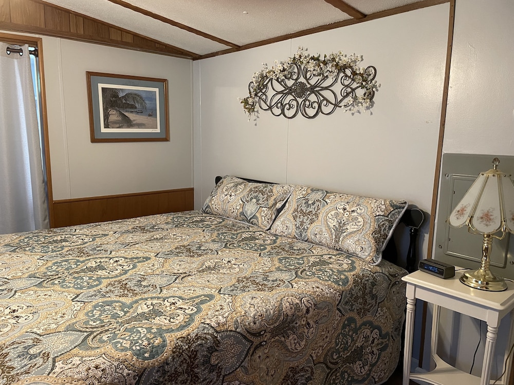 Traveling to the area for work, we offer discounted rates for long term