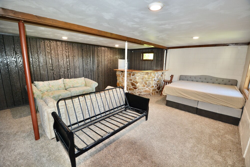 Scenic 4 bedroom WI Lake Home Newly Renovated! Okauchee Lake Vrbo