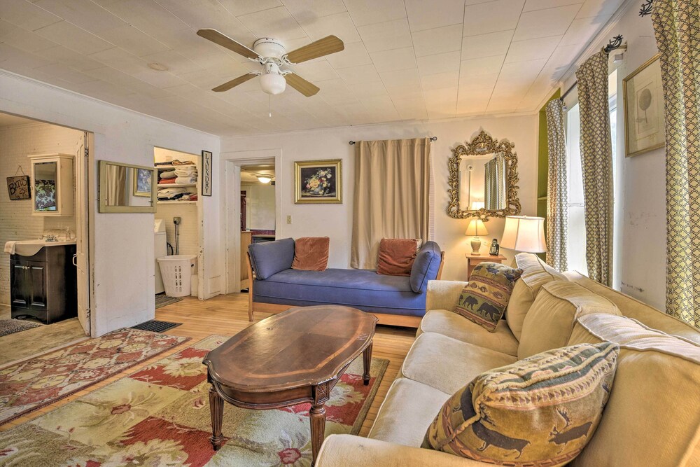 PetFriendly Roxbury Farmhouse on 350 Acres! Granville Vrbo