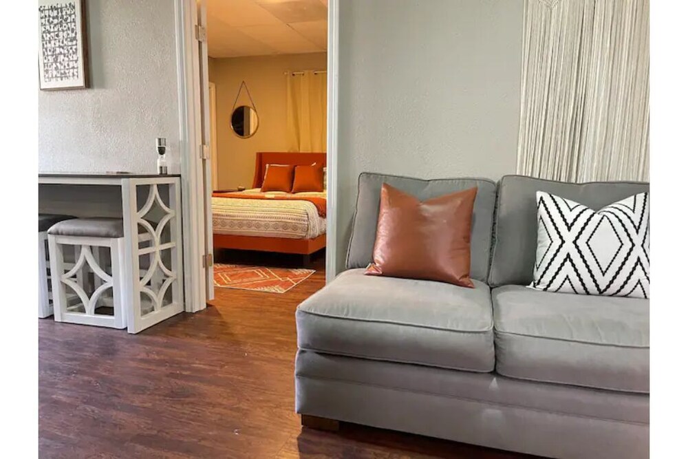 MidCentury modern style 4 bedroom home Alturas Vrbo