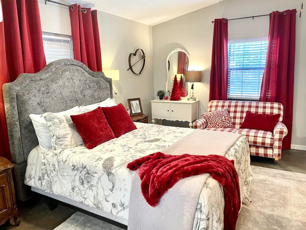 Muleshoe Room in Red Oak Lodge Towering Oaks b&b Cooke County Vrbo