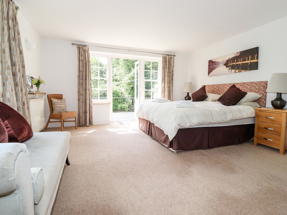 HUNTINGSTILE LODGE, pet friendly, luxury holiday cottage in Grasmere