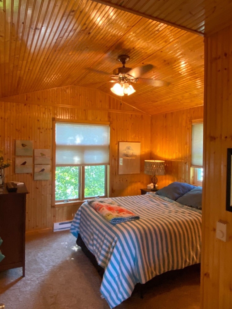 Adorable and bright lake house! Retro feel all the modern amenities