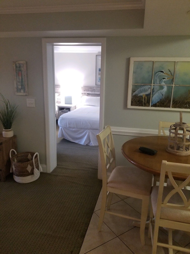Summerhouse Villas Condo with Resort Amenities! Litchfield by the Sea