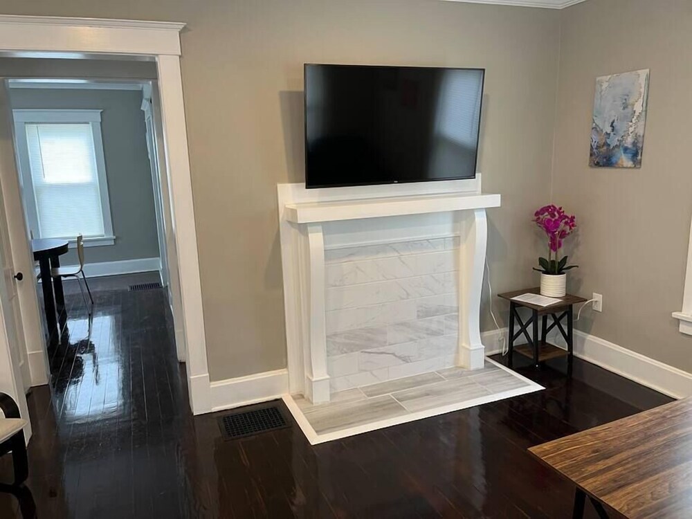 Ridgeway, 2 Bedroom House near Xavier, Downtown Norwood Vrbo