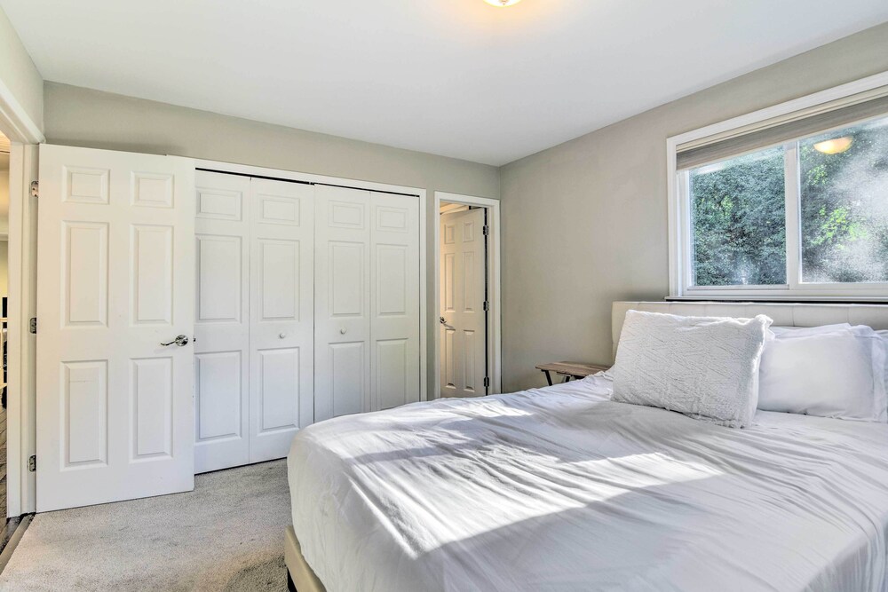 PetFriendly Home, 5 Mi to State Park w/ Lake West Bloomfield Vrbo