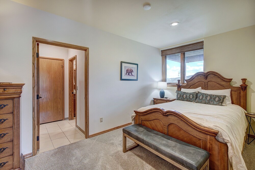 Falcon's Nest Retreat Private Hot Tub, Spectacular Views, Balcony