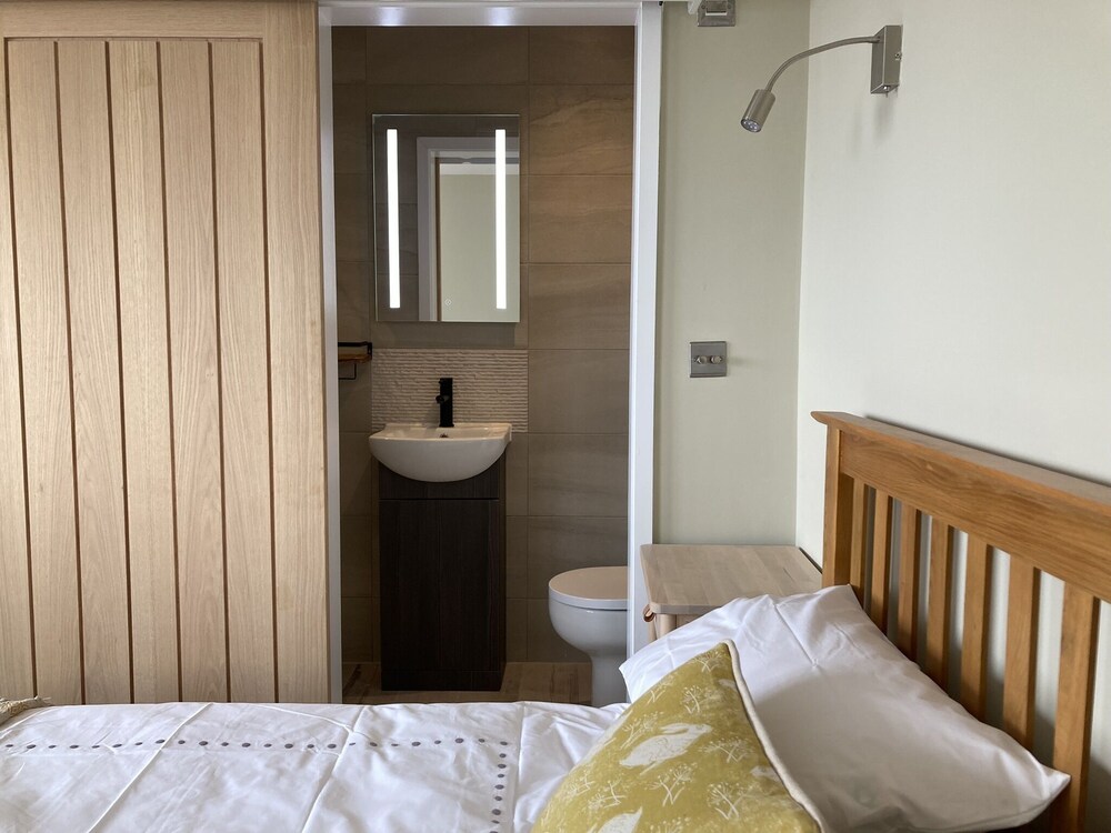 Cornish apartment with stunning sea views close to the beach