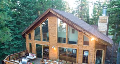 Wildwood by Avantstay Seclusion In The Woods w/ 3 Decks! 15mins From Nrthstar!