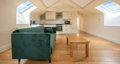 Charming 1-bed Loft in Caerleon