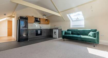 Charming 1-bed Loft in Caerleon
