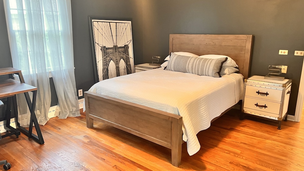 Stylish Home Less than a Mile from Notre Dame! Perfect for Entertaining