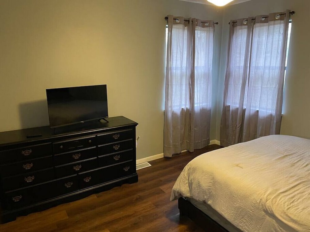 Villa 5 · Poplar Bluff 2BR/1.5 Bath House (2022 Renovation) Butler