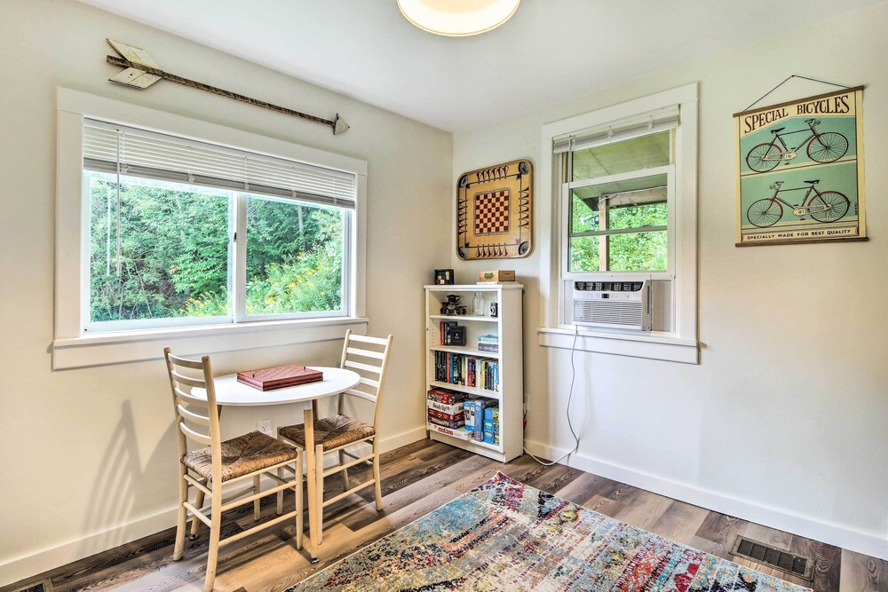 PetFriendly Saranac Lake Retreat w/ Deck & Yard Saranac Lake FeWo