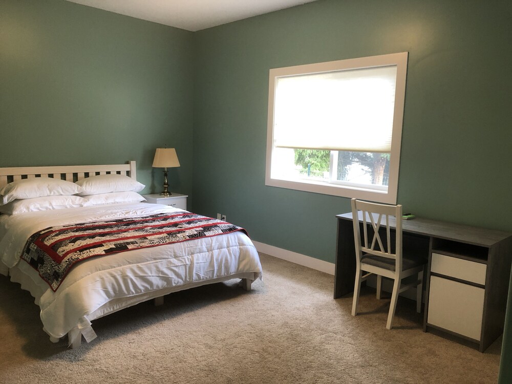 Relax in hot tub after walk in ocean side park Nanaimo Vrbo