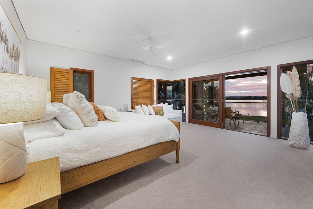 The Palms Yamba Private luxurious riverfront estate! Palmers Island