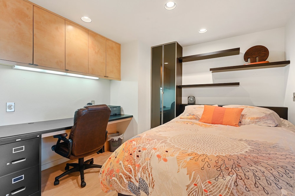 Modern Style Lakefront Retreat with Hot Tub Stevens Point Vrbo