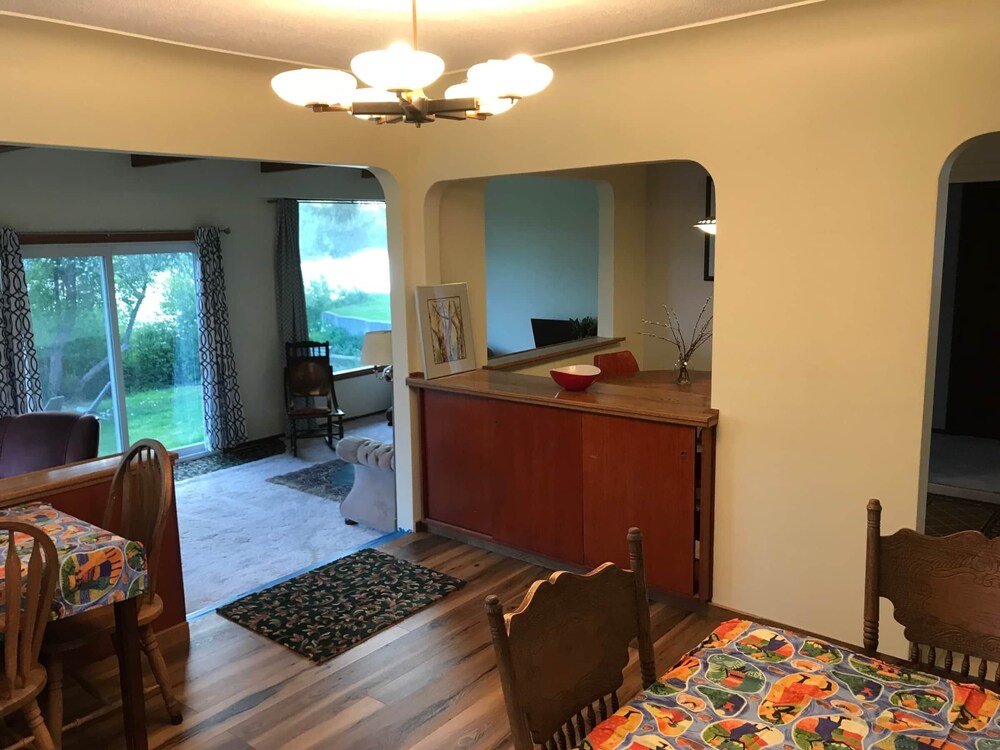 The Riverwalk House, WALK UP Suite Quesnel Vrbo