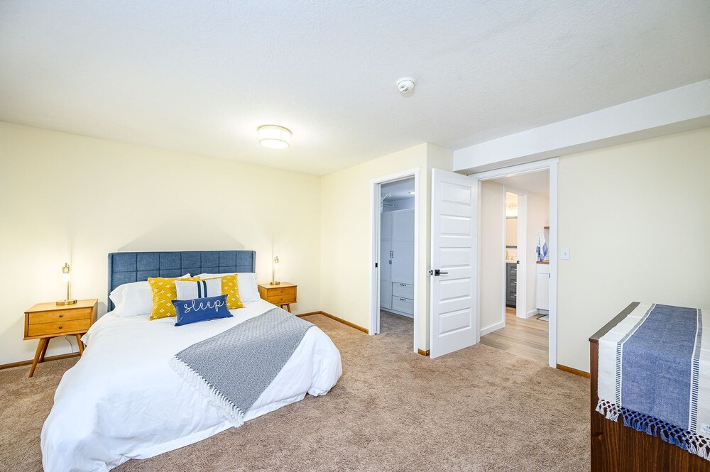 New One Bedroom B&B Walking Distance to Downtown Dundee! Dundee Vrbo